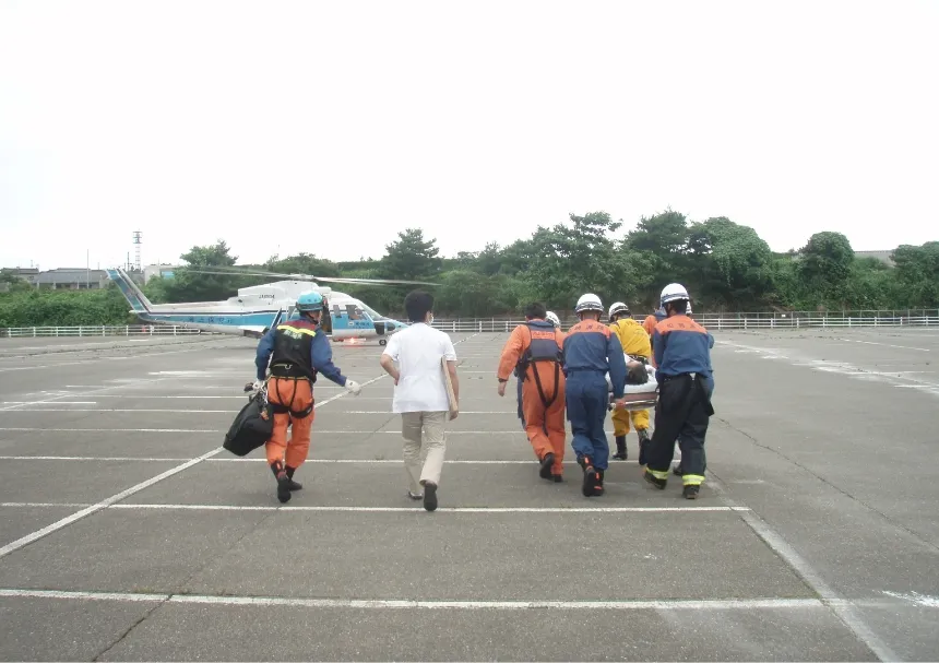 新潟県中越地震に相澤DMATを派遣