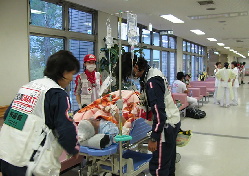 新潟県中越地震に相澤DMATを派遣